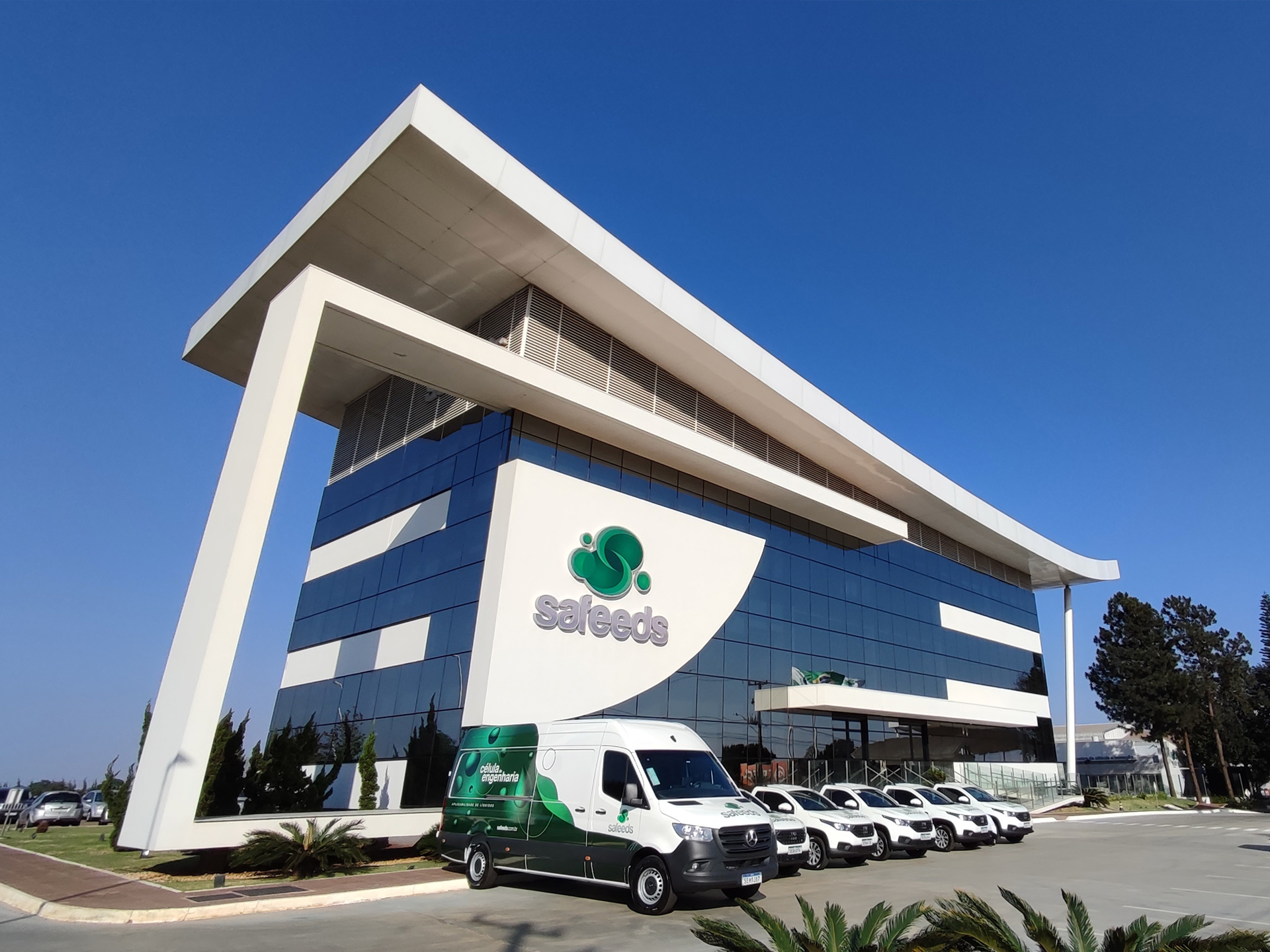 Safeeds adquire célula de engenharia